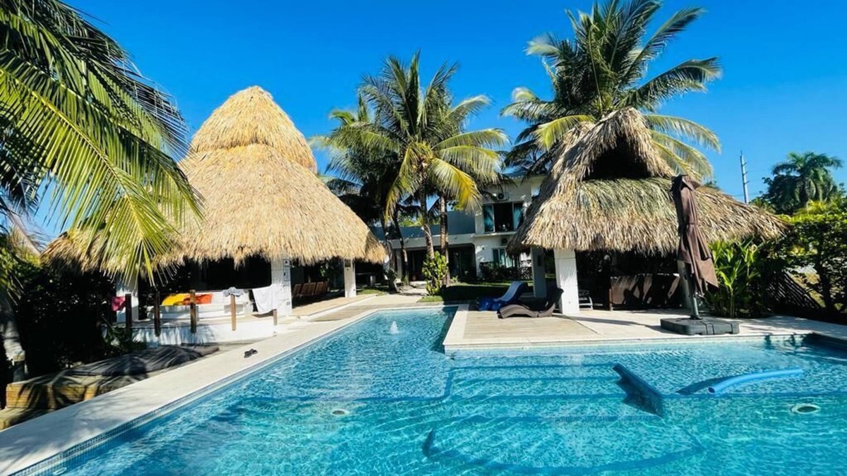 Iztapa House | Spectacular Beach House in Pergolas del Mar