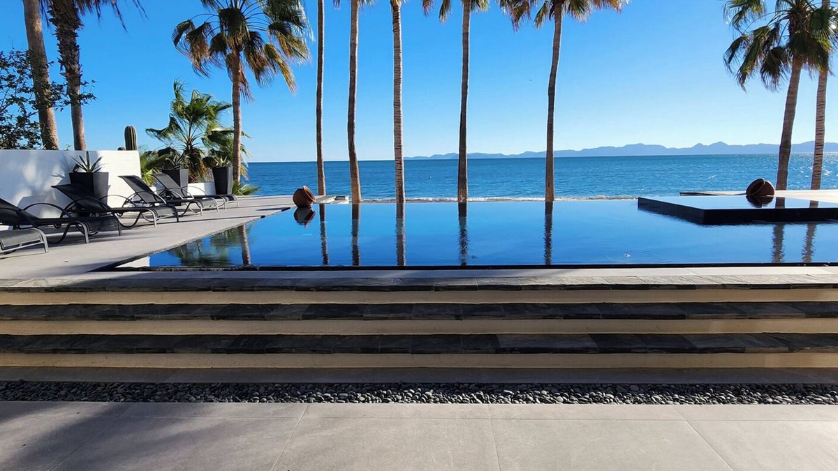 Loreto House | Spectacular Beachfront Hacienda in Loreto with pickleball court