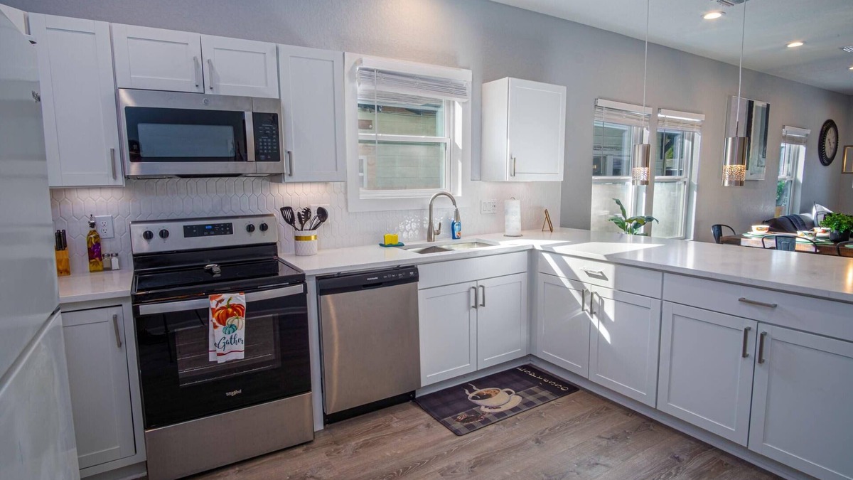 Eastside Promise Neighborhood Cottage | Spectacular Brand New 4br/2.5ba Near DT/Riverwalk