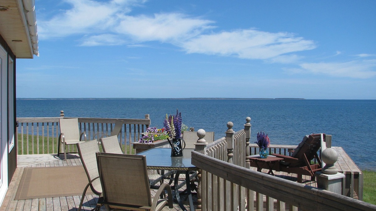 Gaspereaux Cottage | Spectacular Oceanfront Beach House, Panoramic View, Private Beach