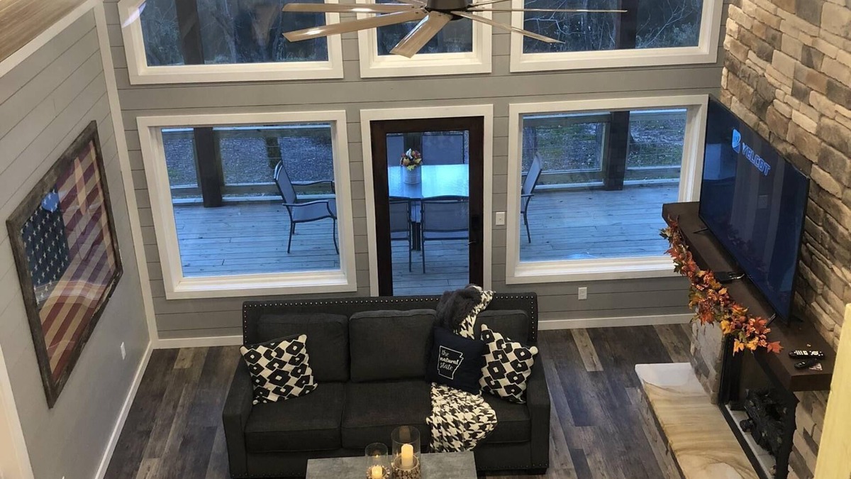 Mountain View Cabin | SPECTACULAR CABIN on the White River! EV charger on site.