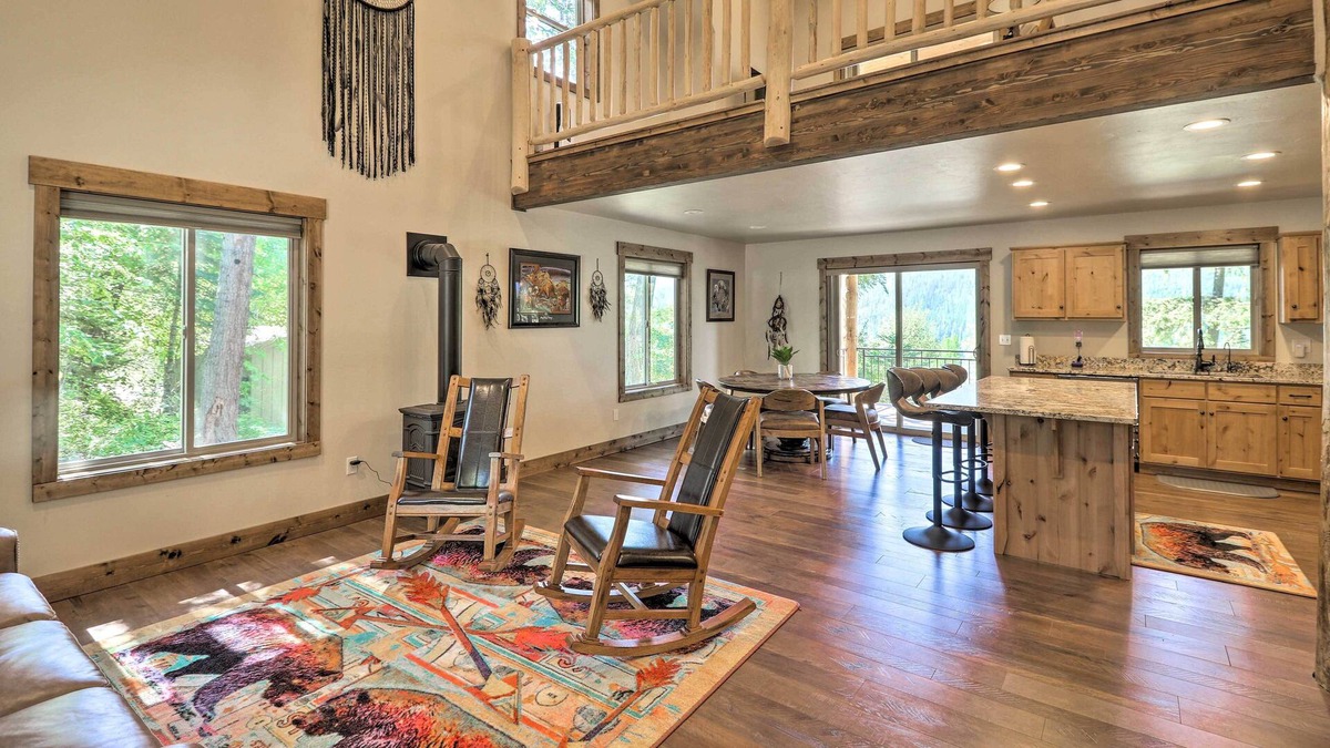 Bigfork Cabin | Spectacular Cabin: Views, Walk to Swan Lake!