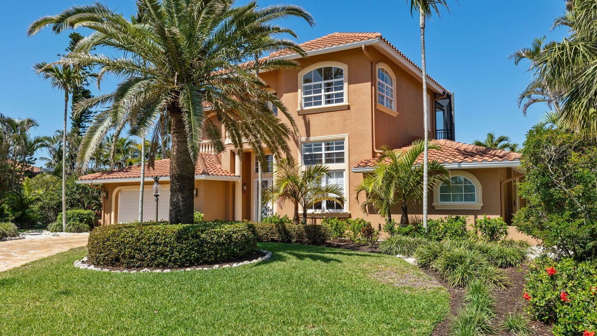 Shell Harbor House | Spectacular Direct access canal front beauty!