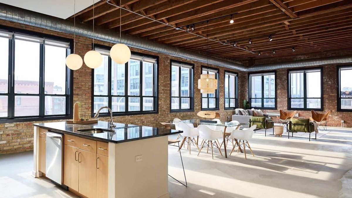 West Loop Apartment | Spectacular Fulton Market Penthouse, Sleeps 24 in Style | Featured In Architectu