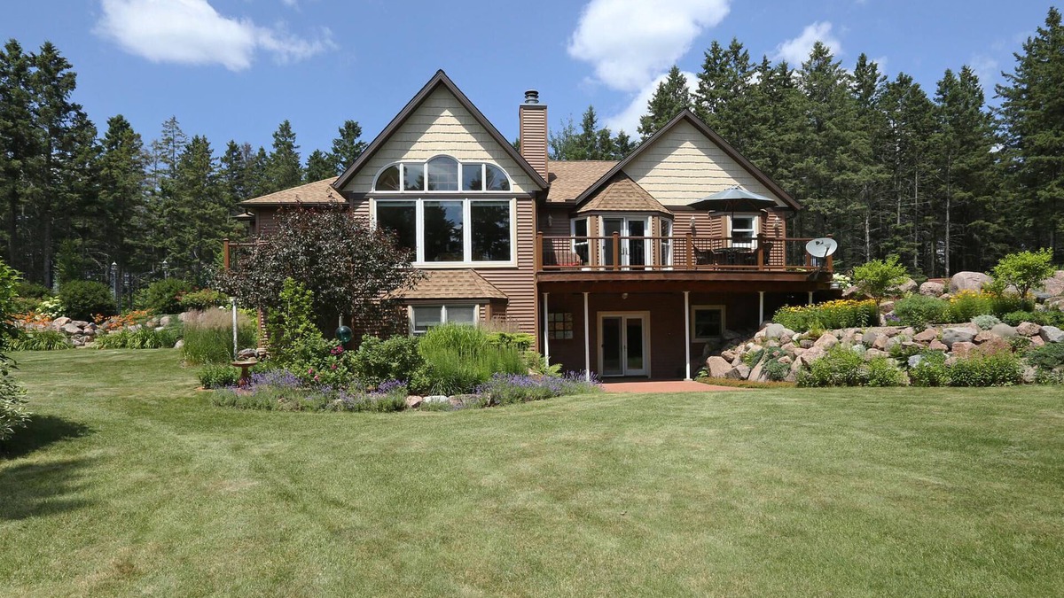 Hamburg House | Spectacular Garden Chalet close to Rib Mountain