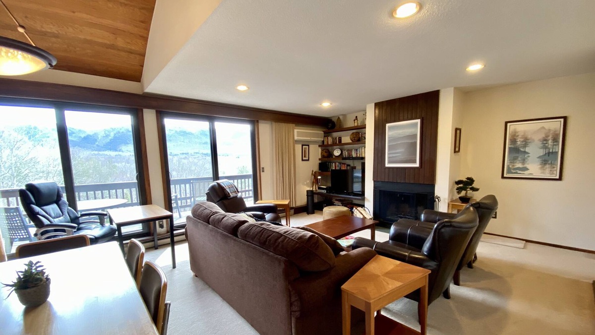 Manchester Center House | Spectacular Green Mountain views, walk to pool and charming Manchester village
