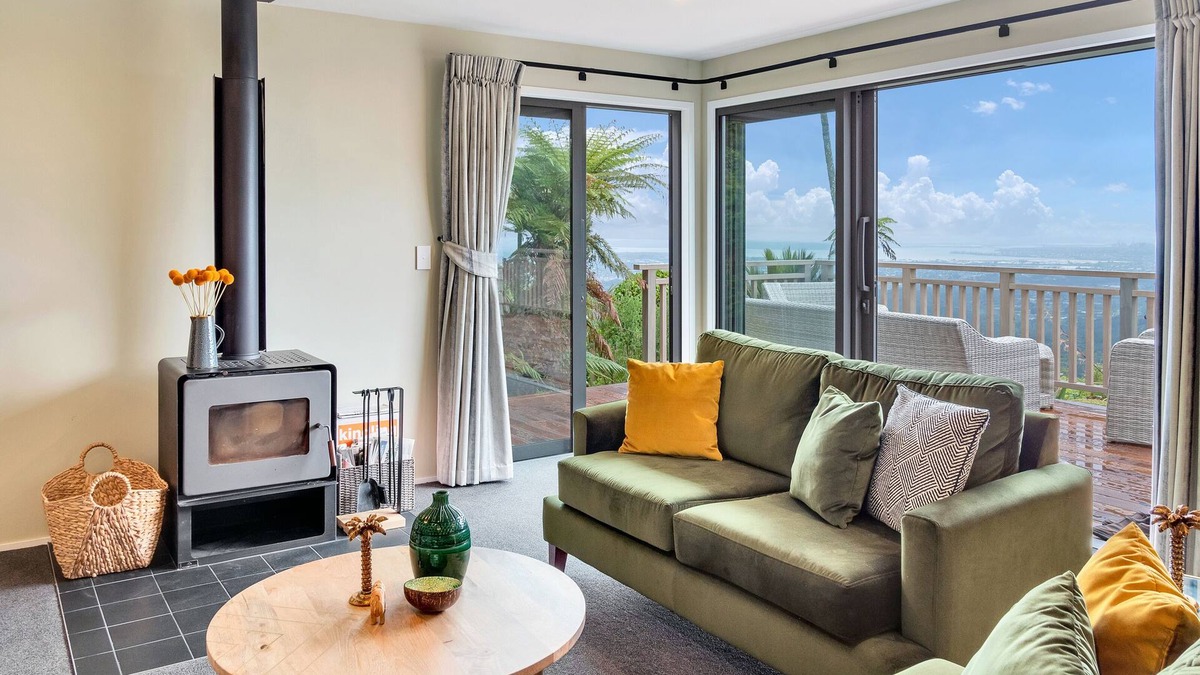 Waiatarua House | Spectacular Hilltop Retreat near Piha