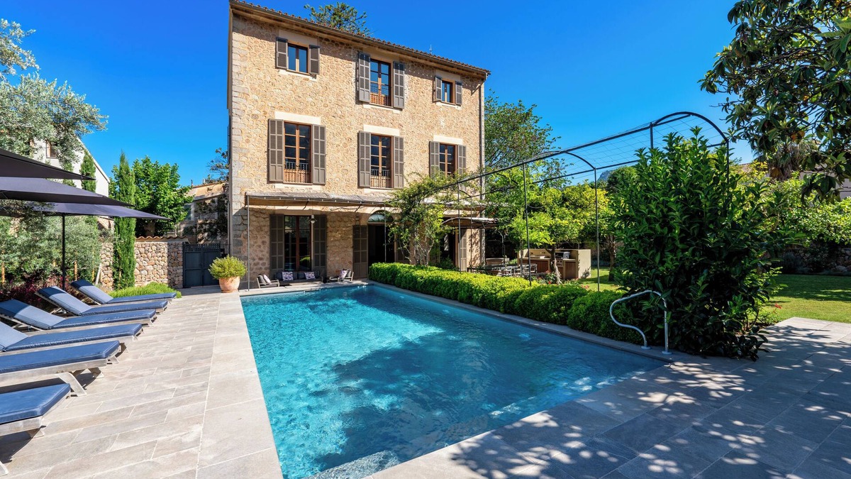 Soller House | Spectacular House with Large Pool and Extensive Views Close to Square