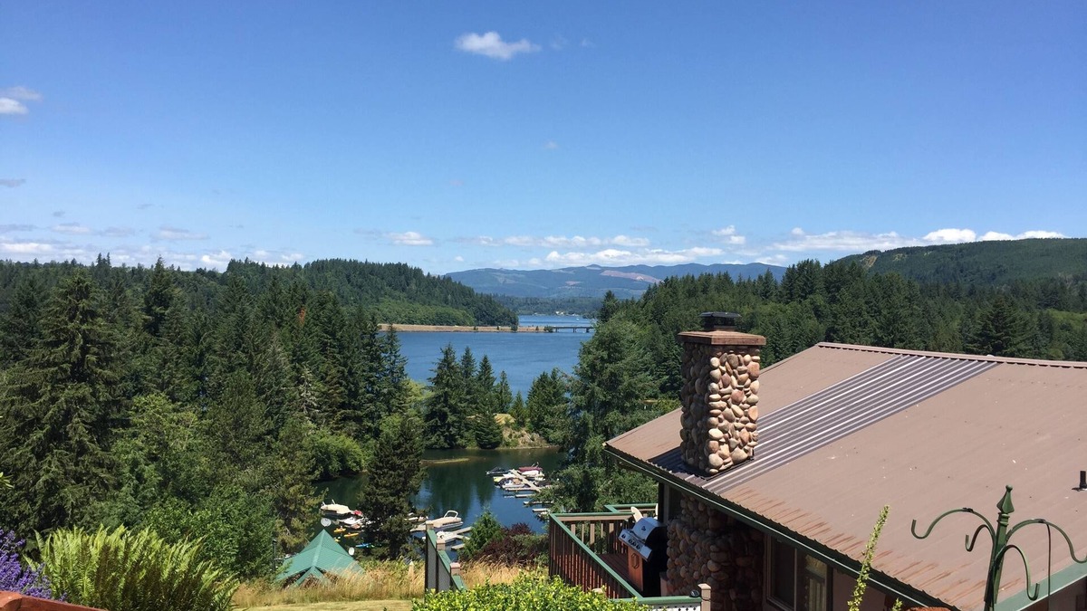 Mayfield House | Spectacular lake view!