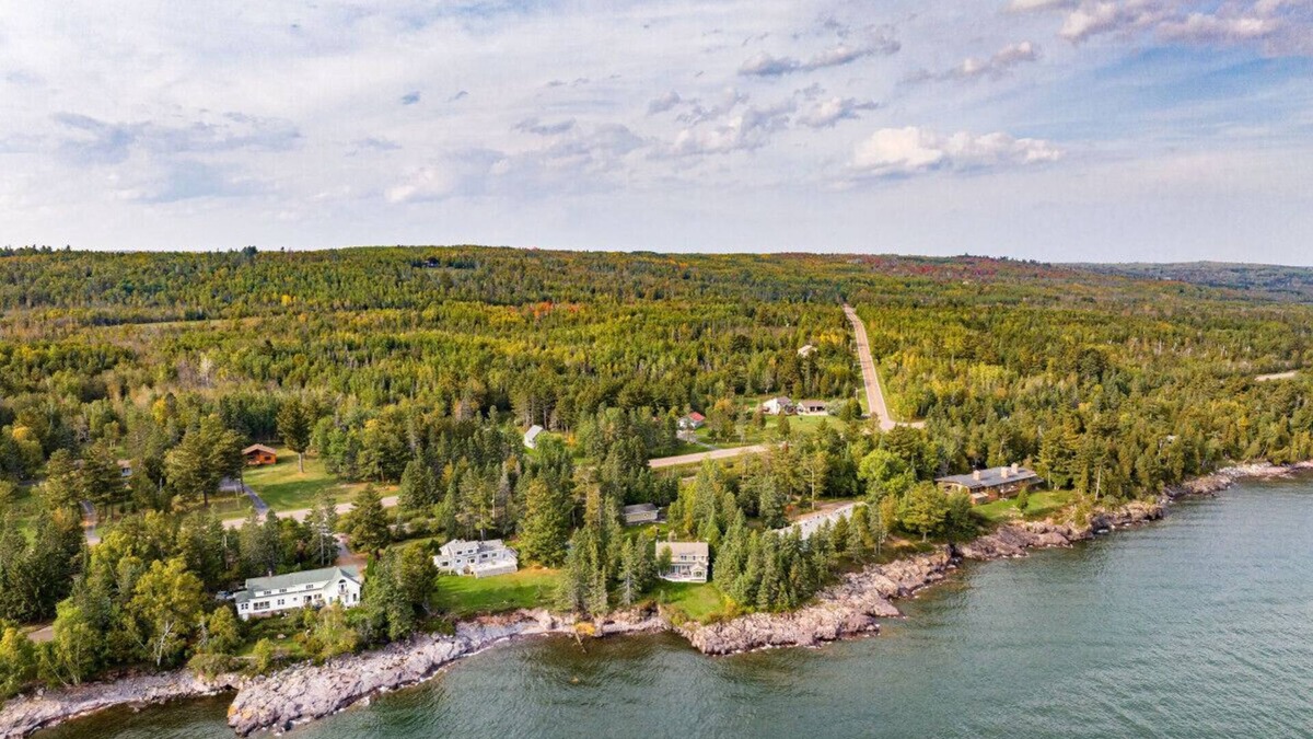 Two Harbors House | Spectacular lake view!