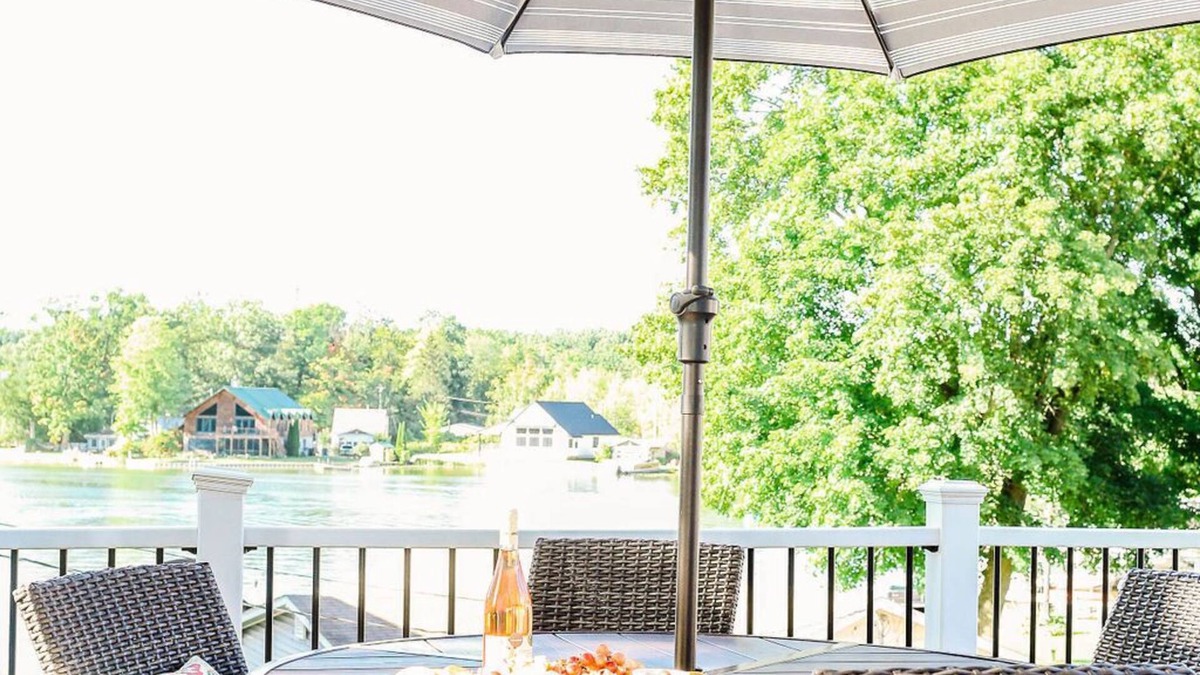 Palo Cottage | Spectacular Lake Views!