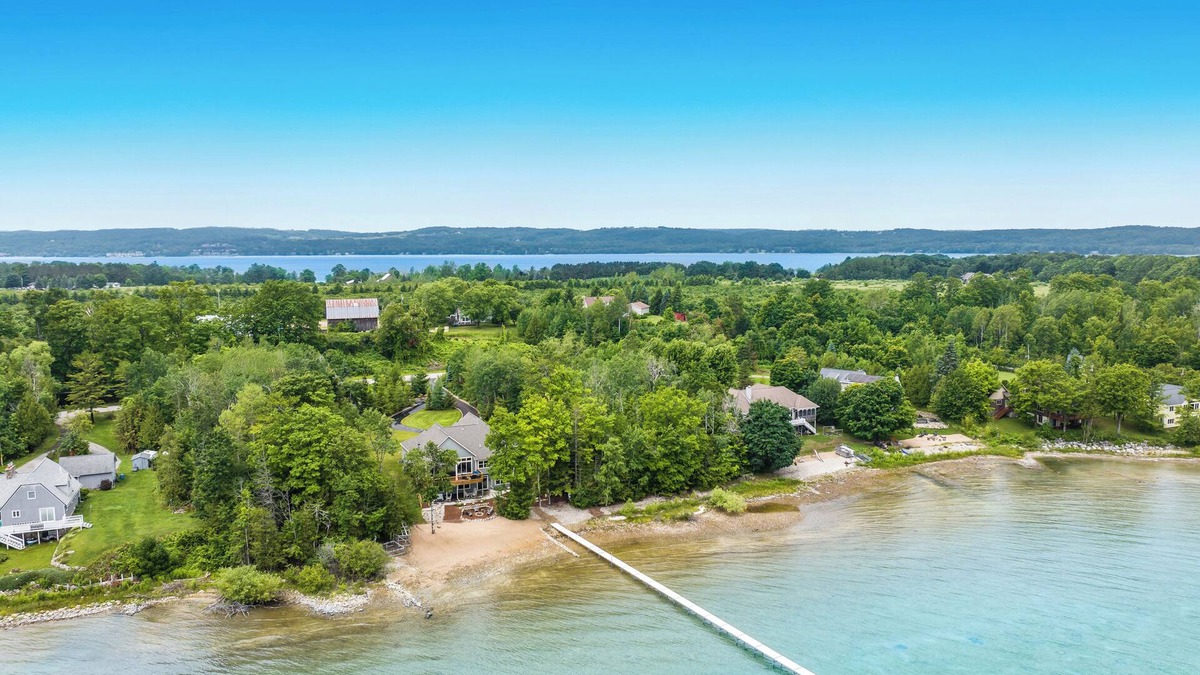 Suttons Bay House | Spectacular Lakefront Retreat on Lake Michigan in Suttons Bay