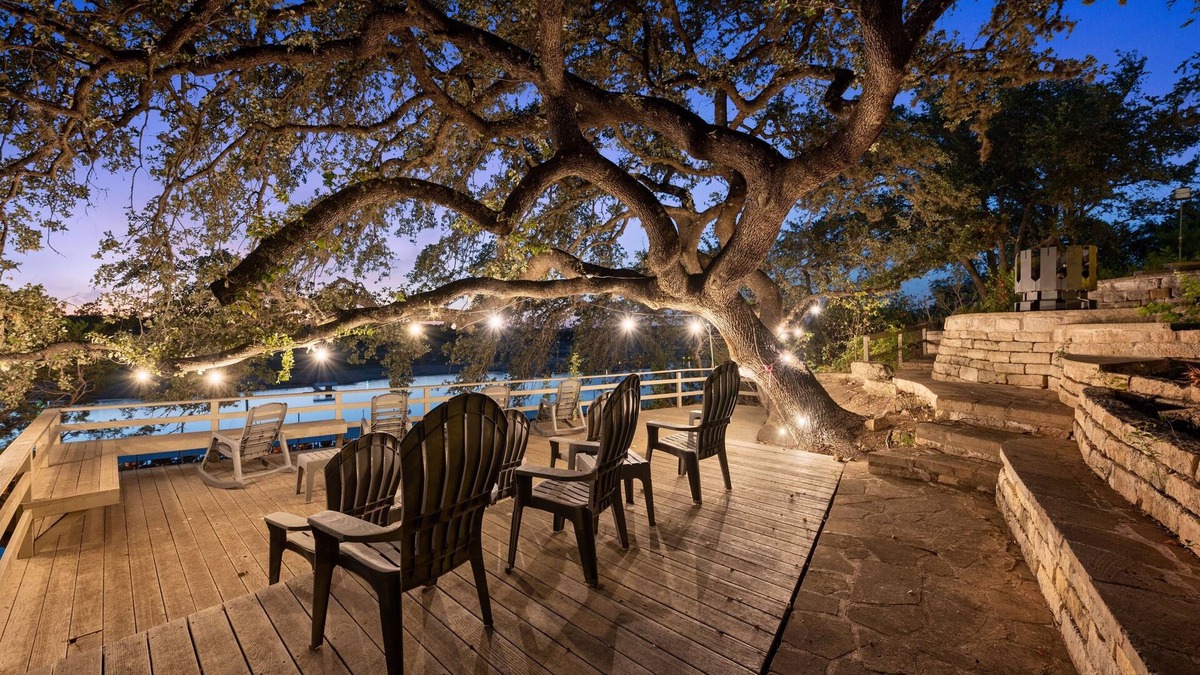 Buffalo Gap House | SPECTACULAR LAKEFRONT OASISnOver 400 feet frontage on 2 acres of century oaks