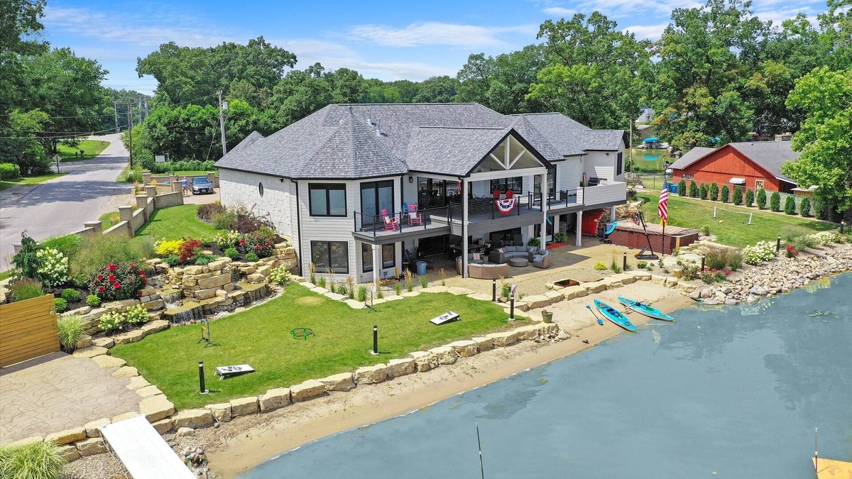 Koontz Lake House | Spectacular LakeHouse near Notre Dame Culver & Golf