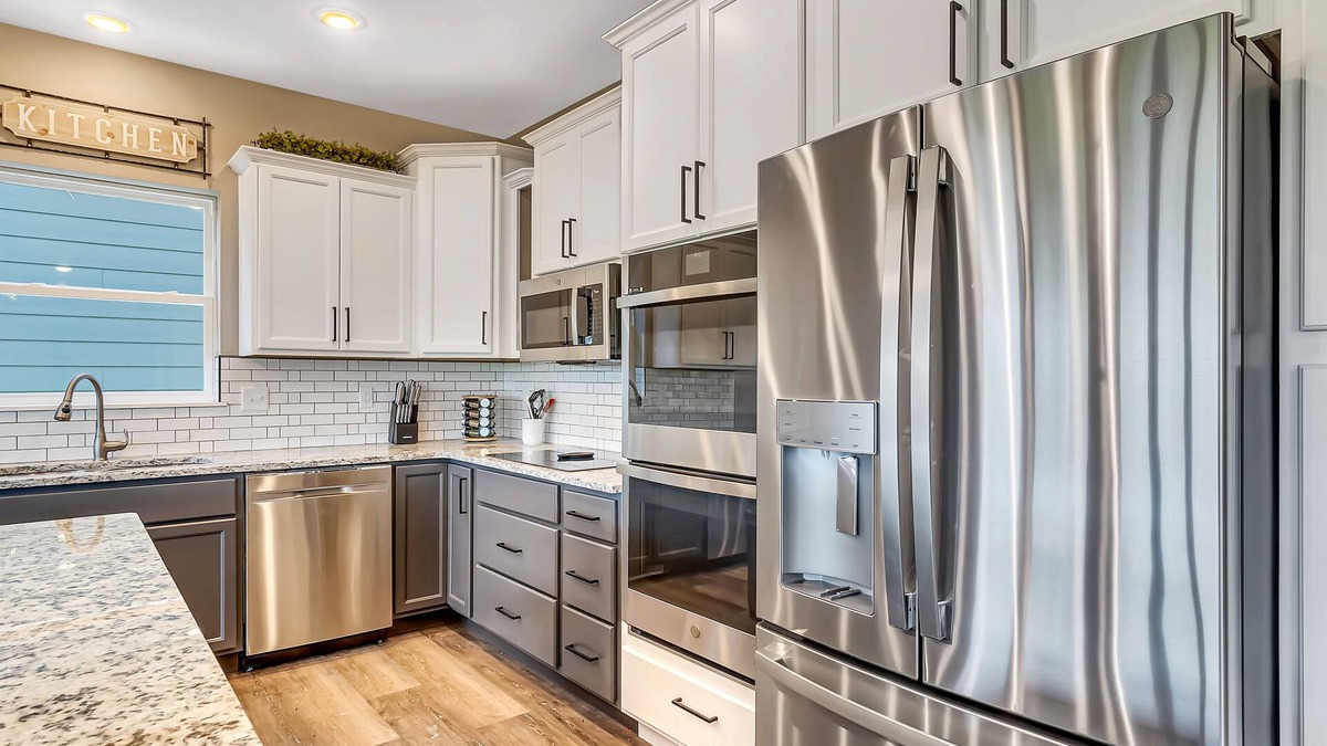 Hollister Cabin | Spectacular Lakeview Home in Branson! Close to Everything-Room for Everyone!