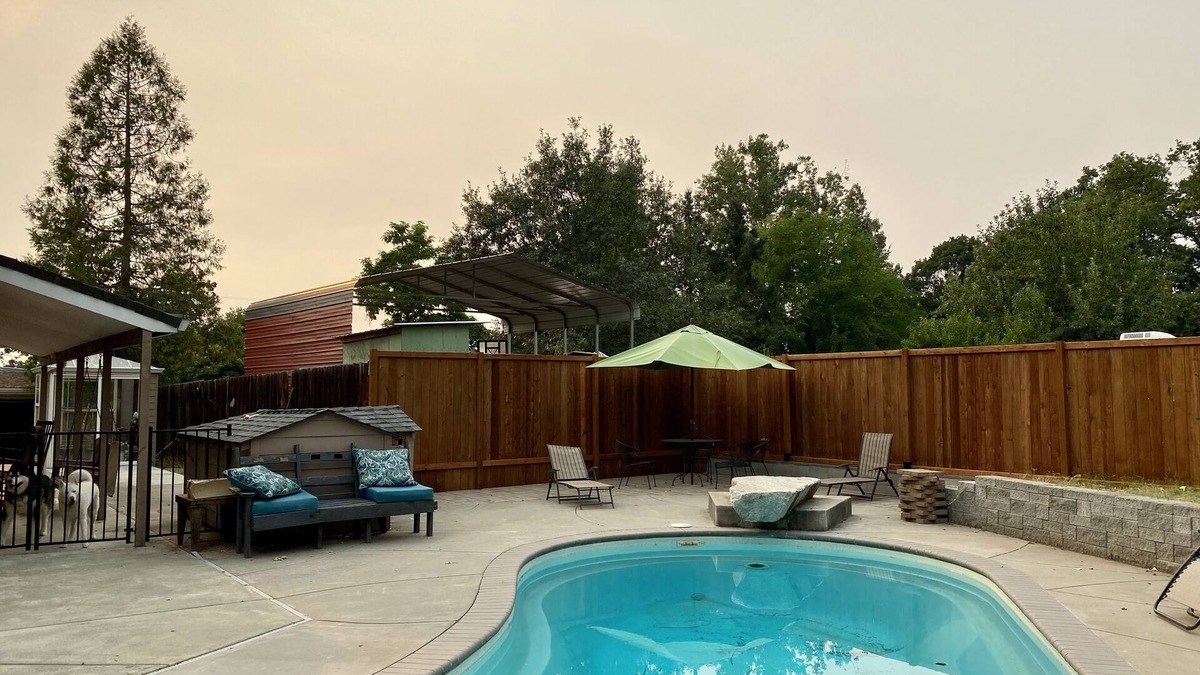 Central Point House | Spectacular large custom home with a pool!