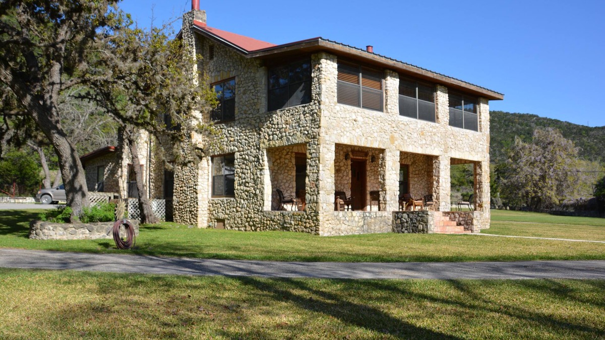 Rio Frio House | SPECTACULAR LODGE ON PRIVATE RANCH. PERFECT FOR SMALL AND LARGE GATHERINGS!