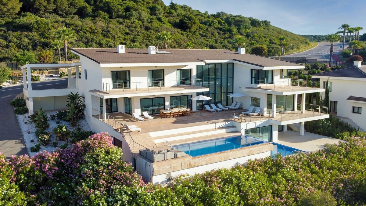 Sotogrande Villa | Spectacular luxurious villa with panoramic views