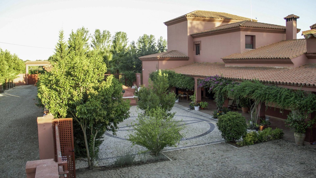 Badajoz Villa | Spectacular luxury villa with pool: 600m2, 6 double bedrooms, 8 bathrooms
