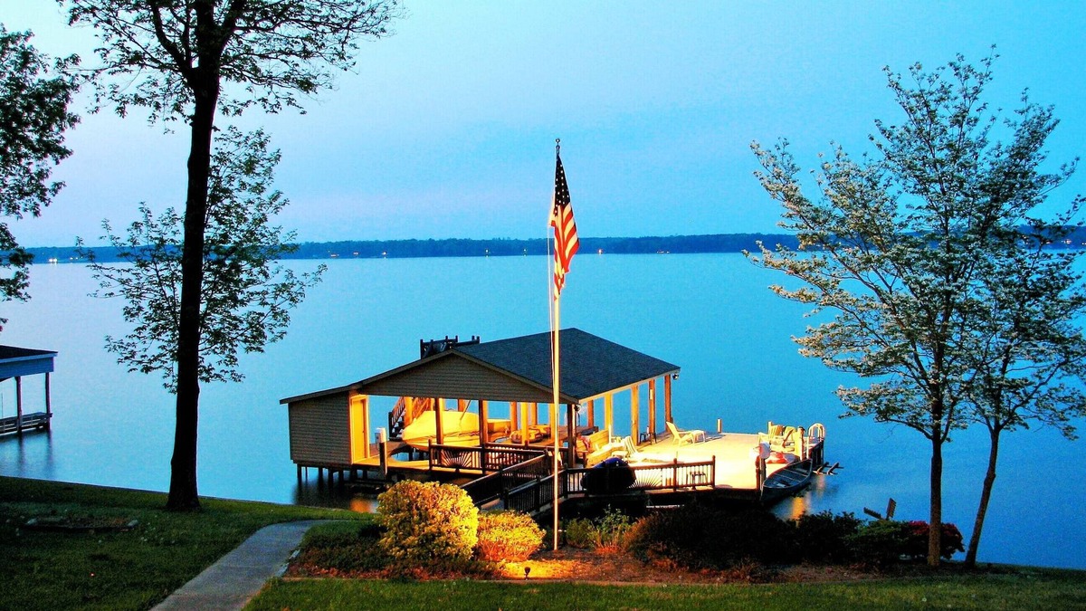 Littleton House | Spectacular - Main Lake Home - Huge Dock - Sleeps 18