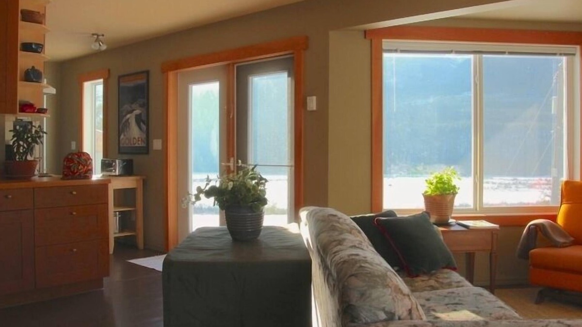 Golden Apartment | Spectacular mountain beauty and comfort at Hawkes Hill in Golden BC