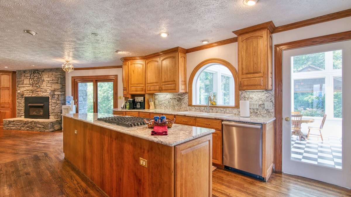 Fletcher House | Spectacular mountain retreat with a private pool, hot tub & amazing views