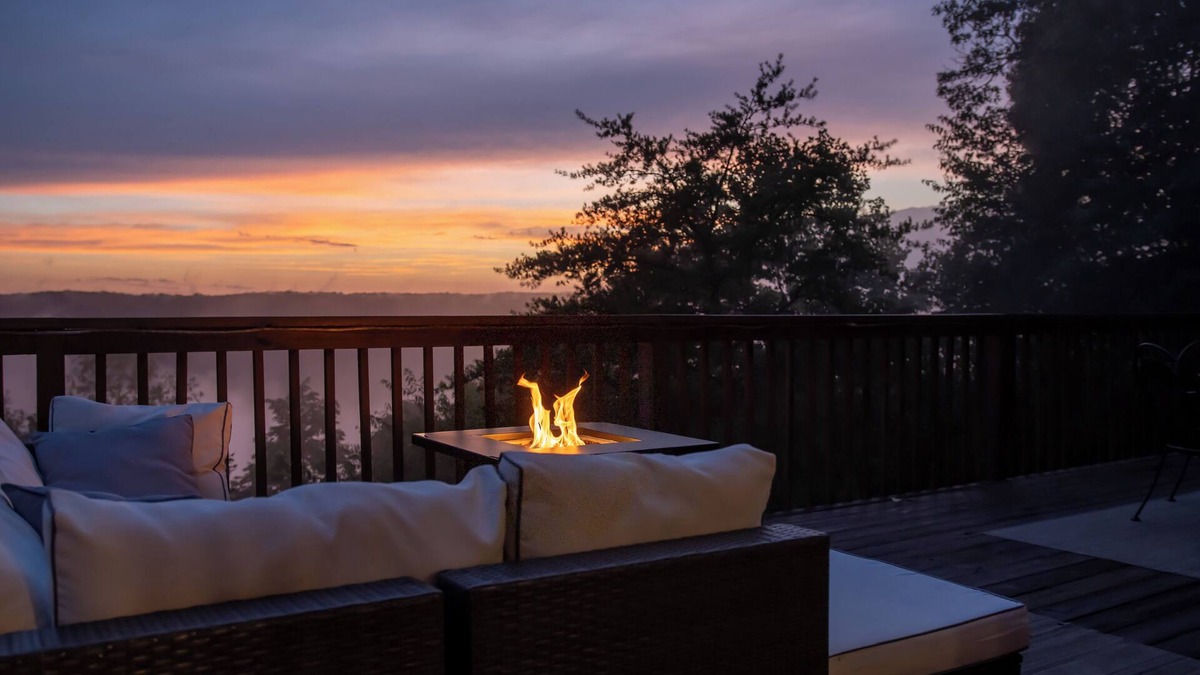 Monteagle House | Spectacular Mountain & Sunset Views! Spacious Home Sleeps 12! Ping Pong/Hot Tub!