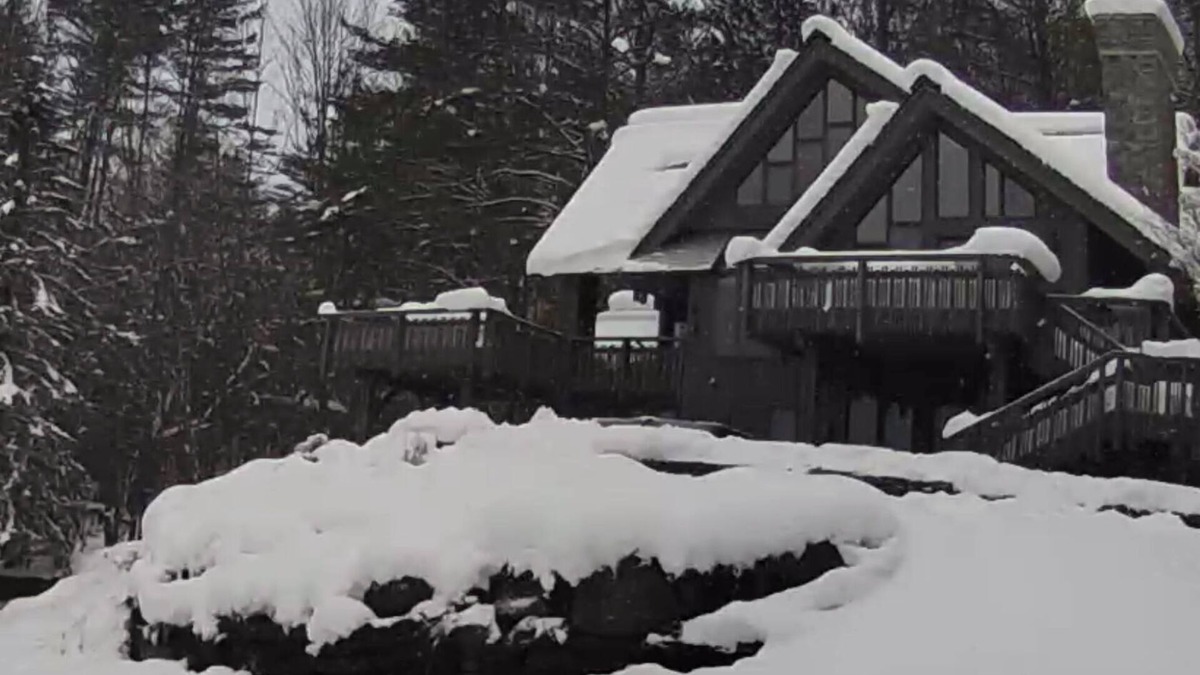 Pittsfield House | Spectacular Mountain Views, 6 Bedroom, 4 Bath with Fireplace, Hot Tub & Elevator