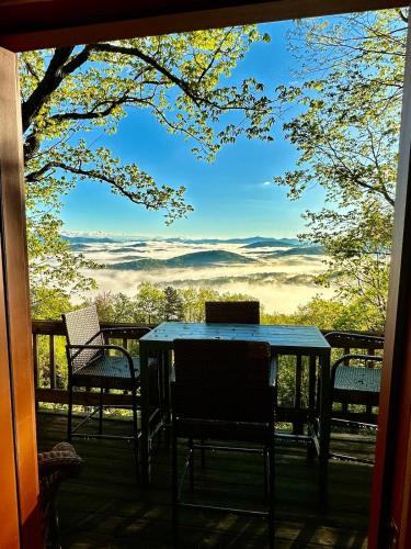 Helen House | Spectacular Mountain View - Cloud 9 - HotTub-PETS OK
