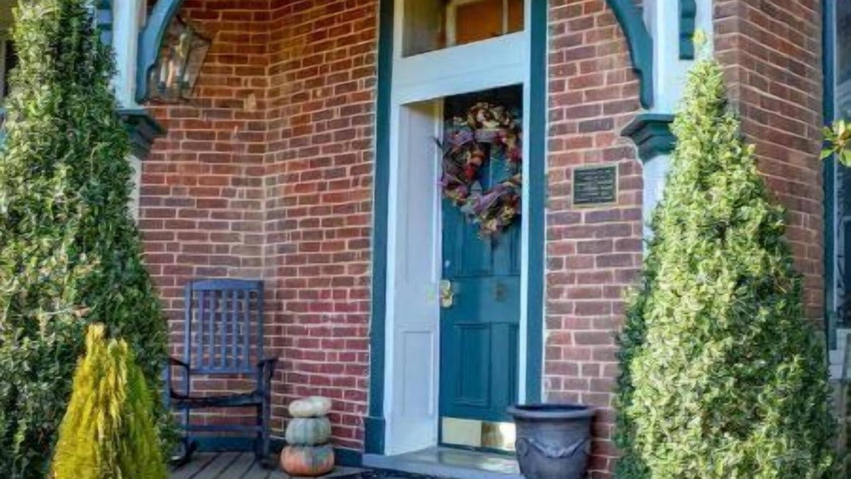 Amherst House | Spectacular Mountain View, Historic House