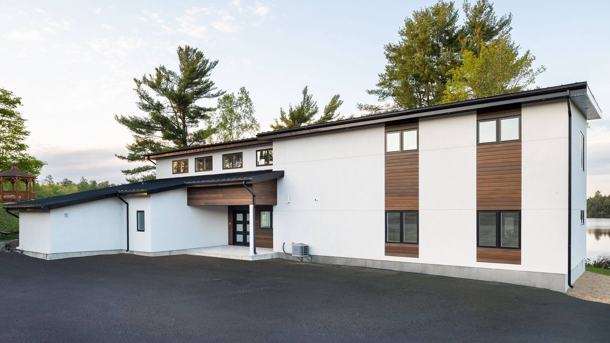 Foley House | Spectacular Muskoka Lakehouse near Oastler Provincial Park and Rose Point Trail