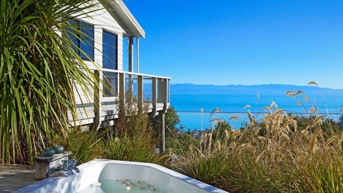 Atawhai House | Spectacular Ocean and Mountain Views