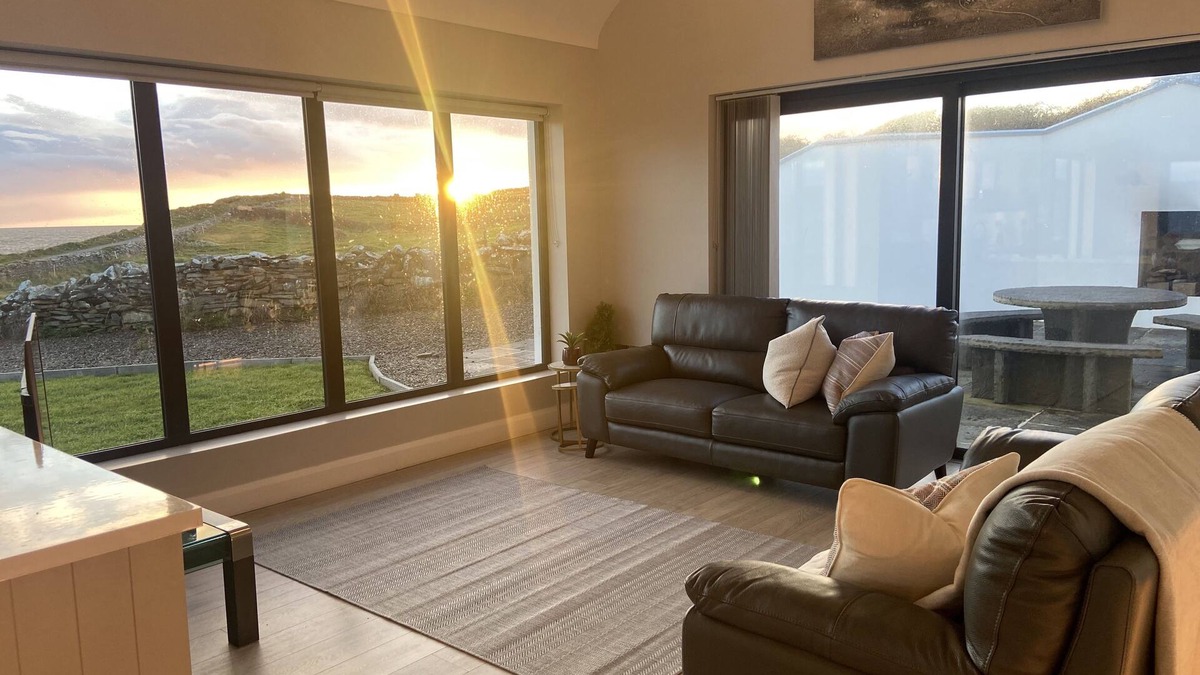 Liscannor House | Spectacular ocean views, minutes from the Cliffs of Moher & Lahinch Beach