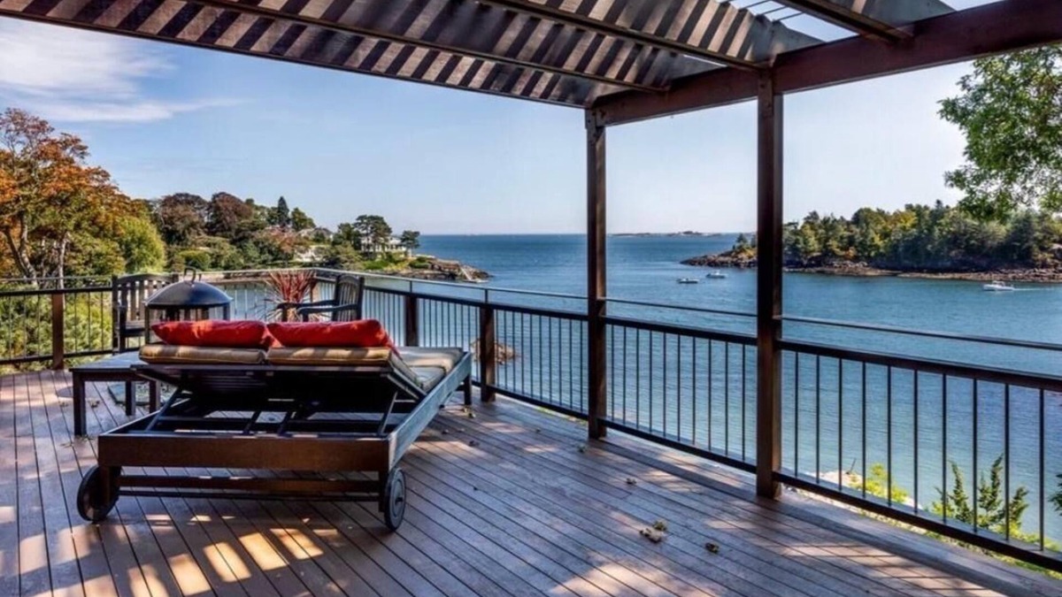 Marblehead House | Spectacular Oceanfront House for Halloween Vacation in Salem