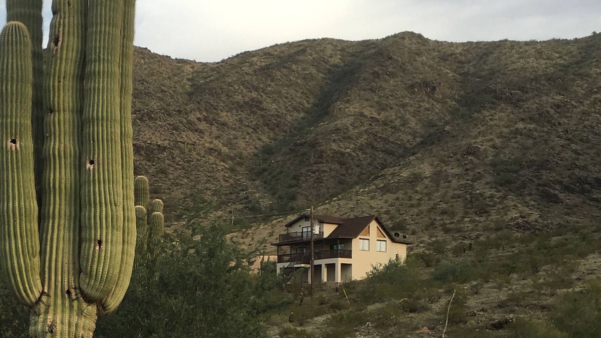 Laveen Village House | Spectacular panoramic Phoenix Valley views and desert mountain hiking/bicycling