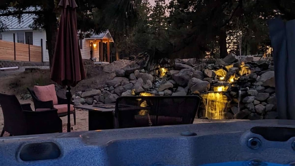 Chelan House | Spectacular peaceful out of town getaway only 5 miles from downtown Lake Chelan.