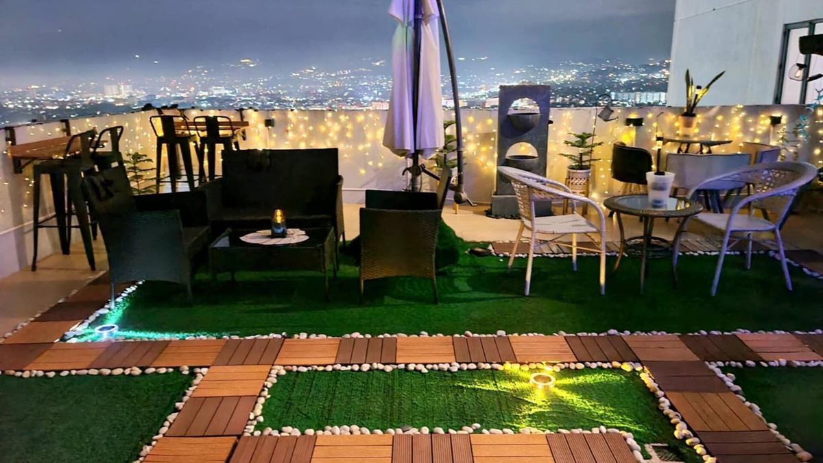 Bagumbayan Condo | Spectacular Penthouse with Balcony @ Eastwood Mall