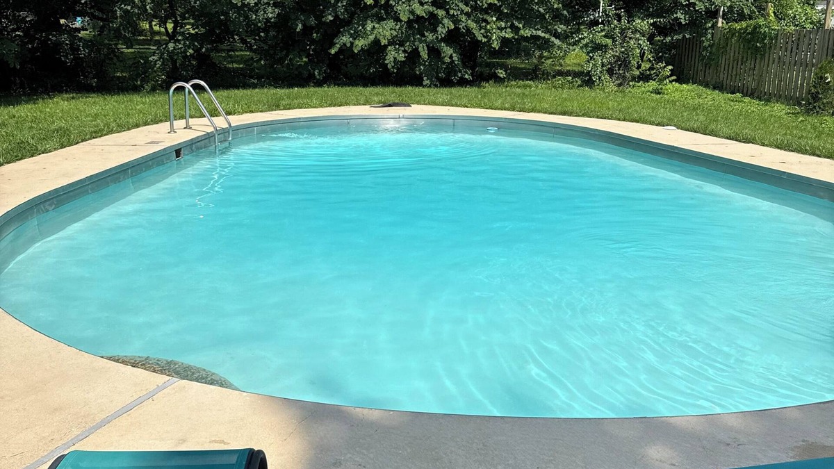 Springfield Cottage | Spectacular pool! 10 beds! Near Brass Pro