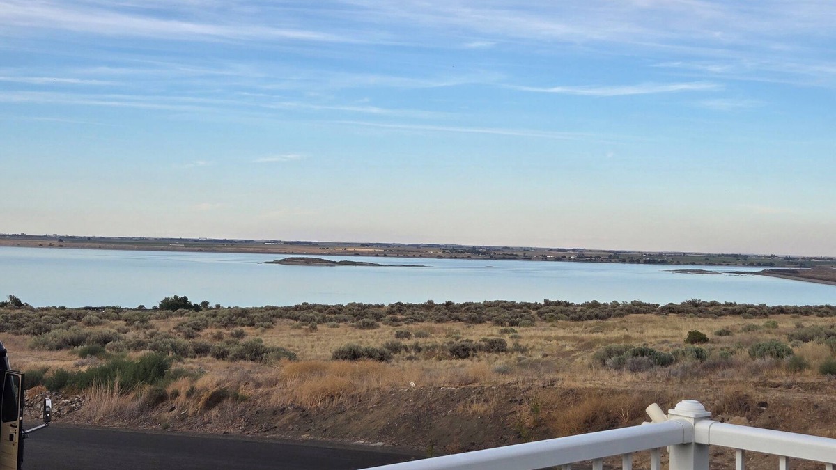 Moses Lake House | Spectacular Potholes Views from Private Deck_3BR Retreat