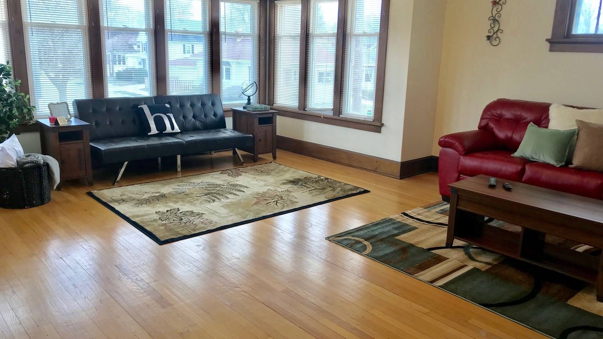 Racine House | Spectacular! Professionally Cleaned, Self Check In - Sleeps 8