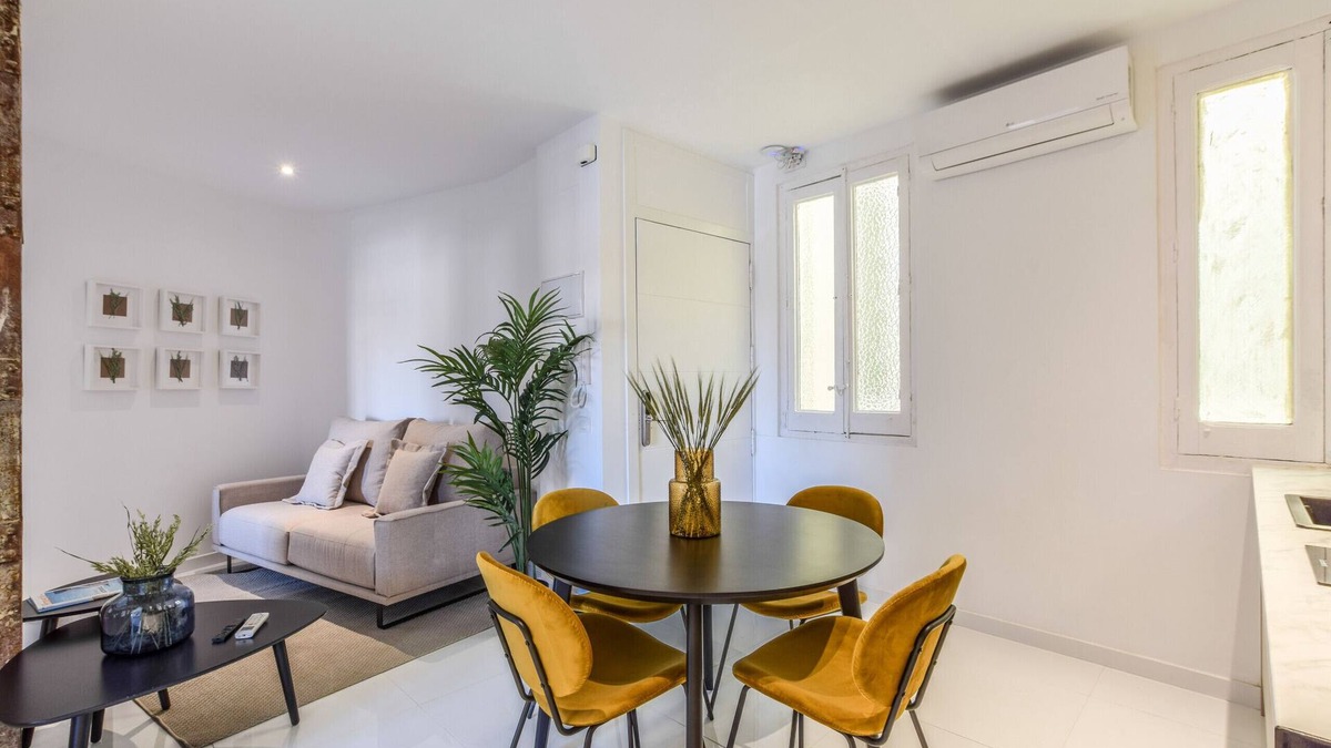 Las Acacias Apartment | Spectacular renovated designer apartment