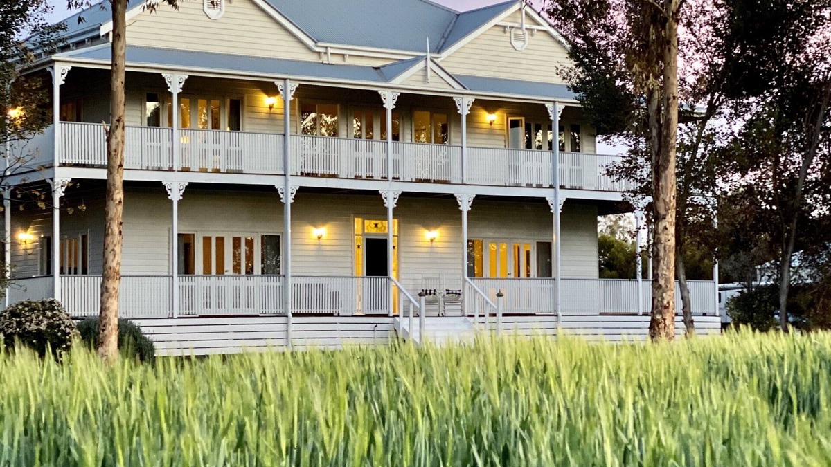 Swan Hill House | Spectacular Riverside Homestead