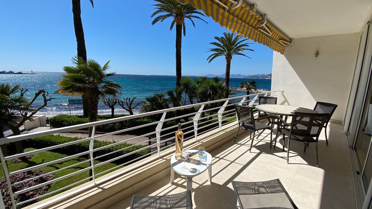 Juan-les-Pins Apartment | Spectacular sea views - Waterfront location