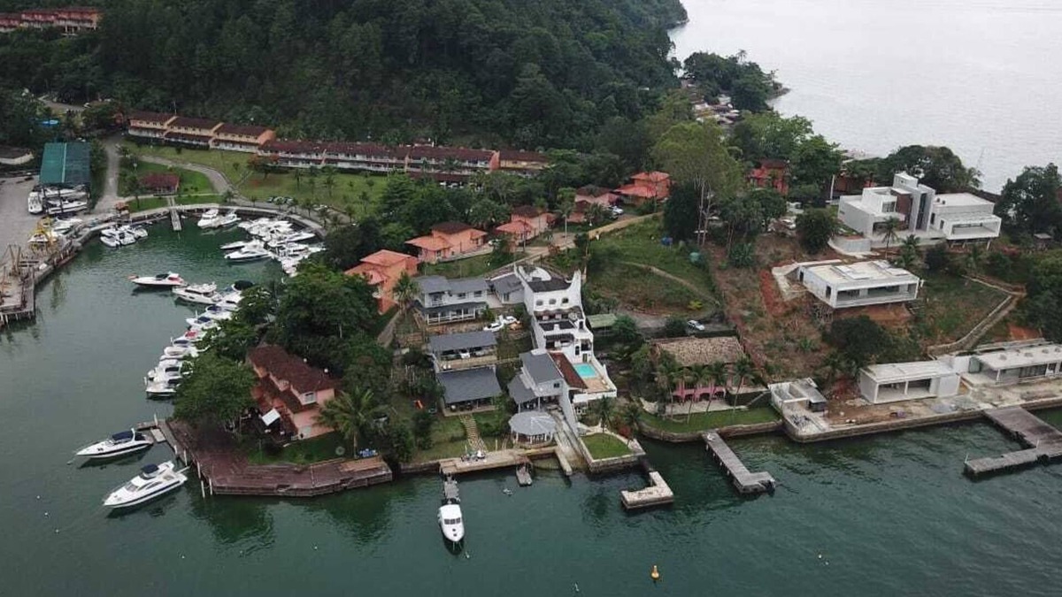 Pontal Condo | SPECTACULAR SEASIDE HOUSE WITH PRIVATE BEACH IN GREEN COAST CONDOMINIUM