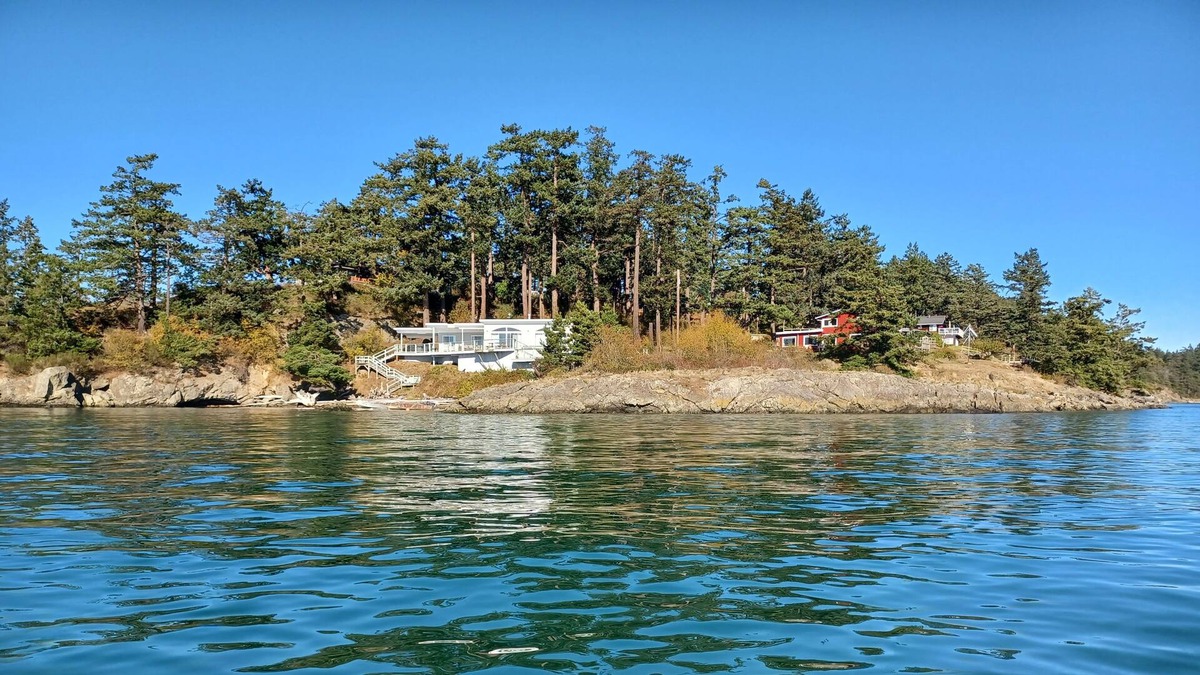 La Conner House | Spectacular Skagit Bay Beach House with Dramatic Views