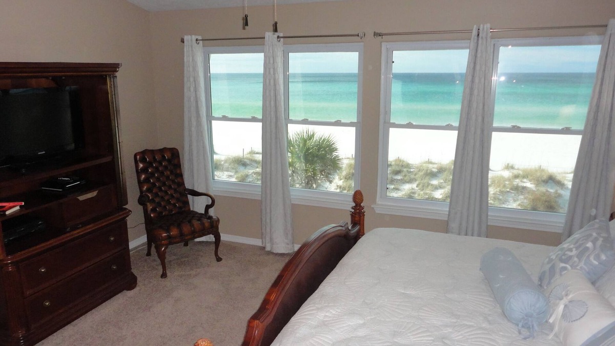 Long Beach House | Spectacular, Spacious Townhouse on the Beach
