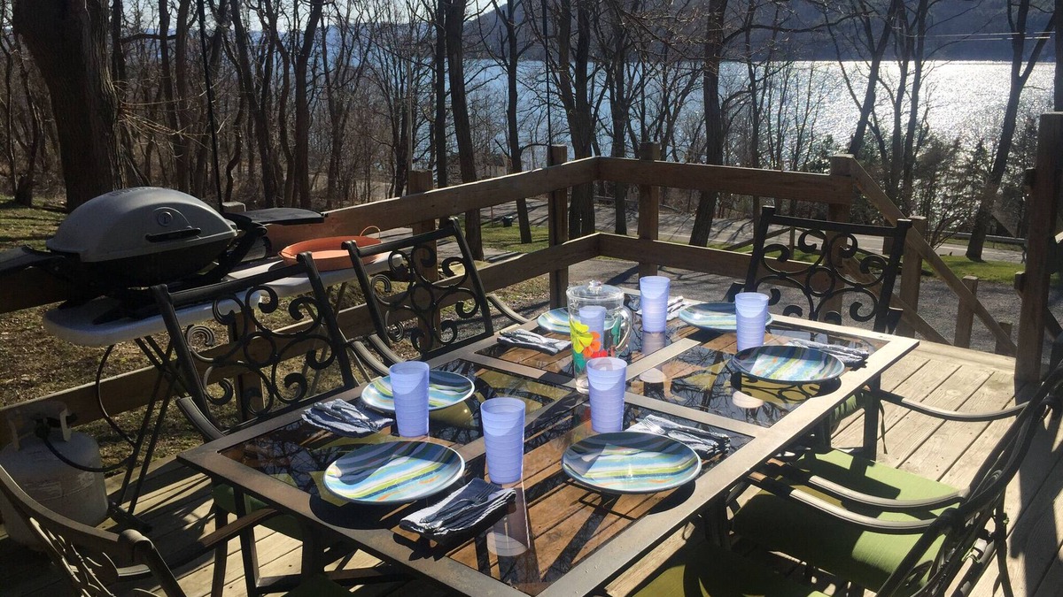 Dundee Ski Chalet | Spectacular sunsets over Keuka Lake - Located in the HEART of the Finger Lakes!