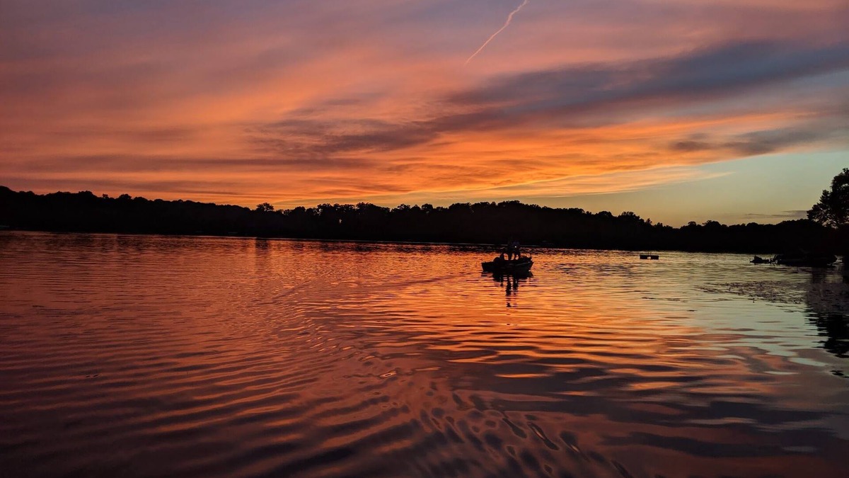 South Haven House | Spectacular Sunsets on Premier Lake Sylvia