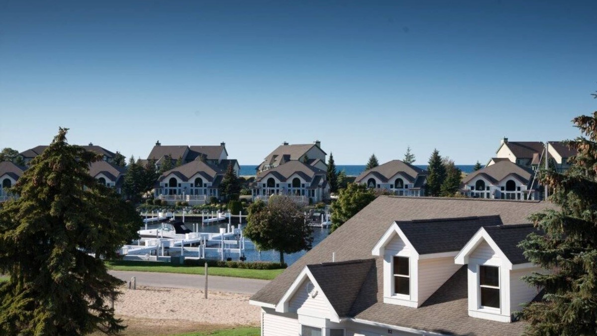 Manistee House | Spectacular Three Story Condo with Beach Like Feel