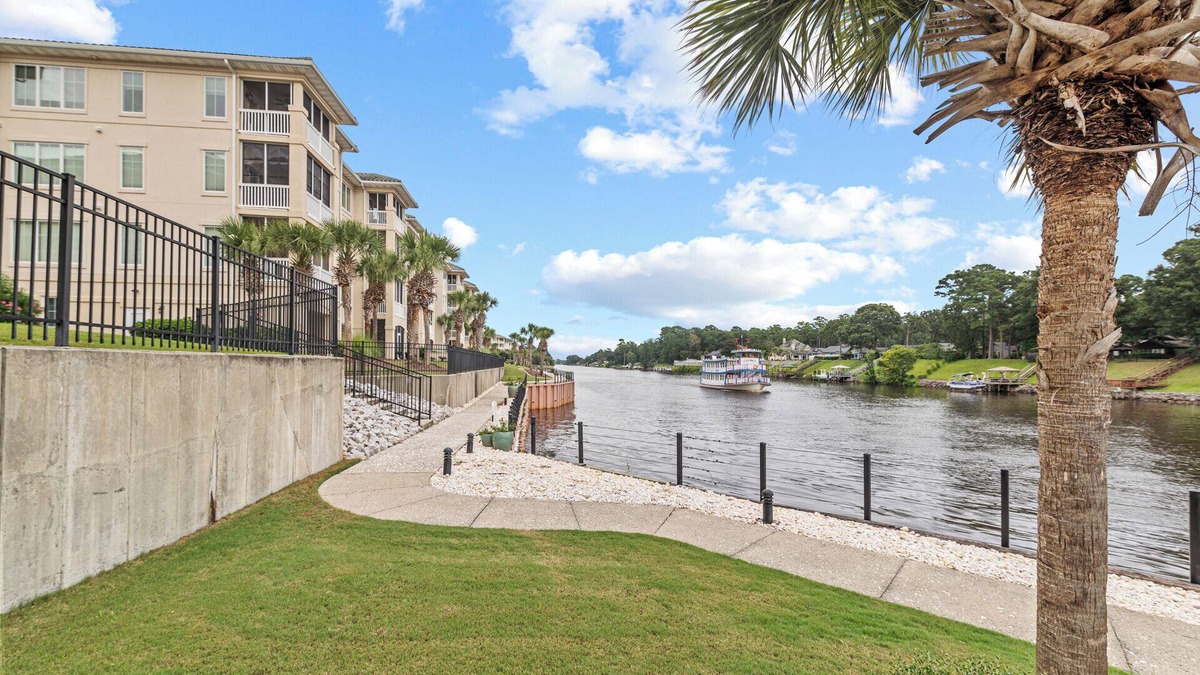 North Myrtle Beach Condo | Spectacular 3 Bedroom condo on Waterway in Barefoot Resort